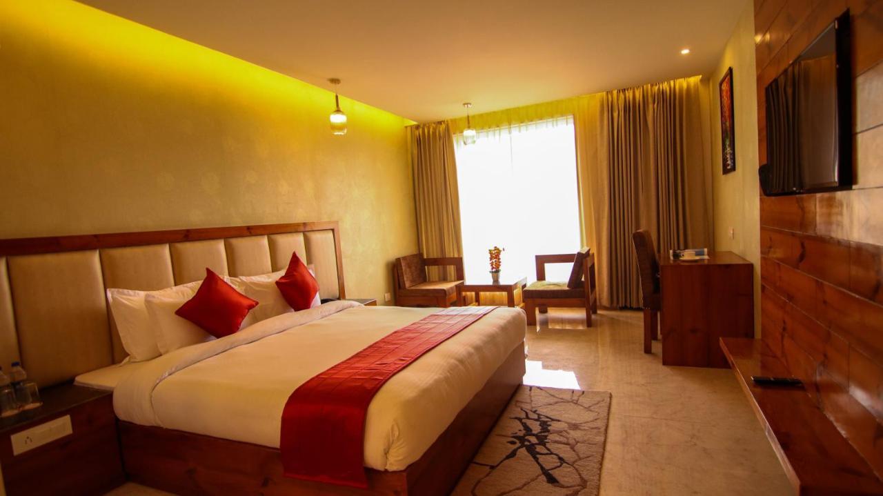 Golden Fern Resort Шимла Екстериор снимка
