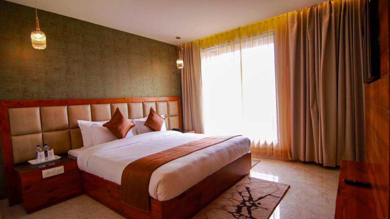 Golden Fern Resort Шимла Екстериор снимка