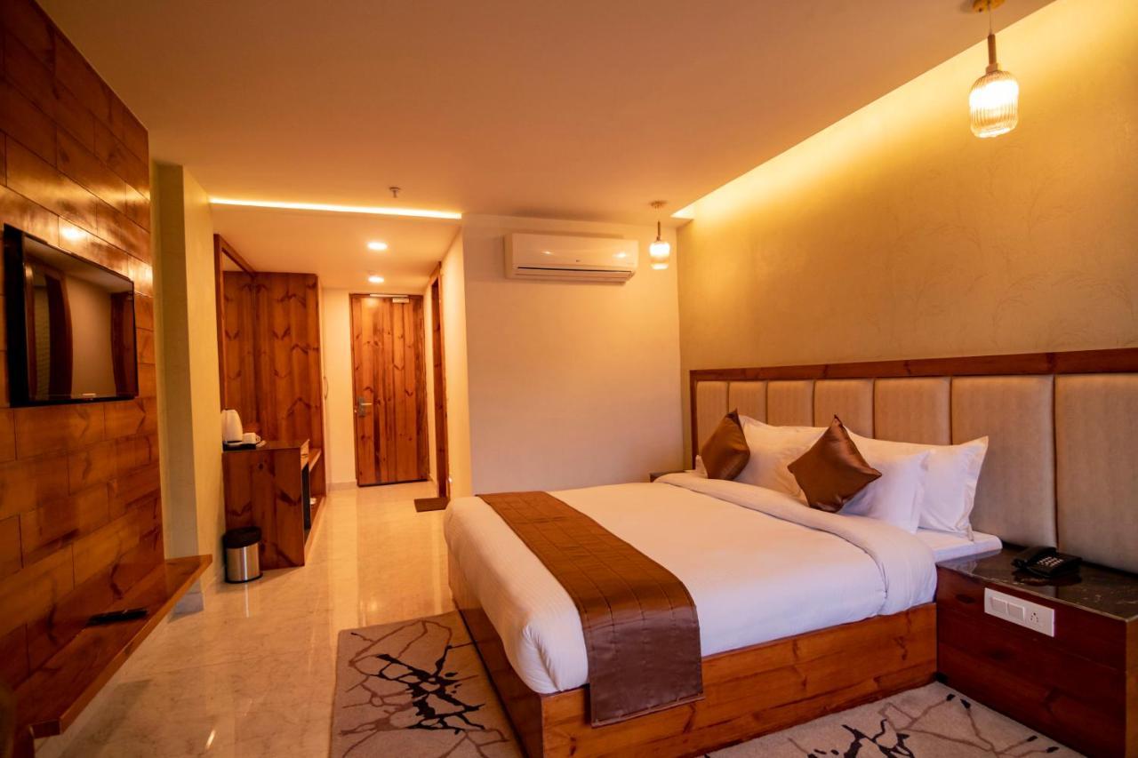Golden Fern Resort Шимла Екстериор снимка