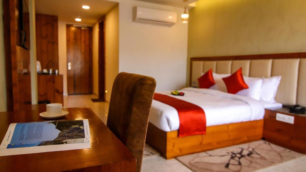 Golden Fern Resort Шимла Екстериор снимка