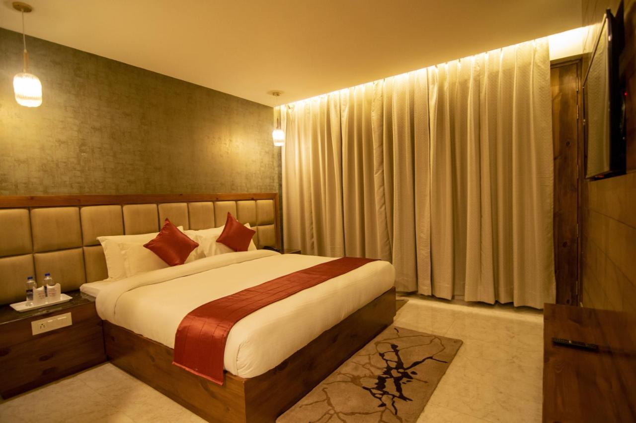 Golden Fern Resort Шимла Екстериор снимка