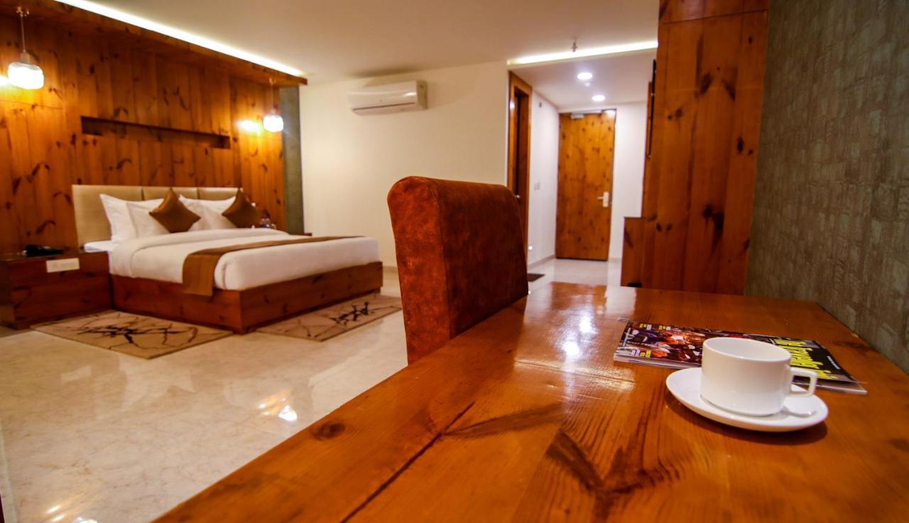 Golden Fern Resort Шимла Екстериор снимка